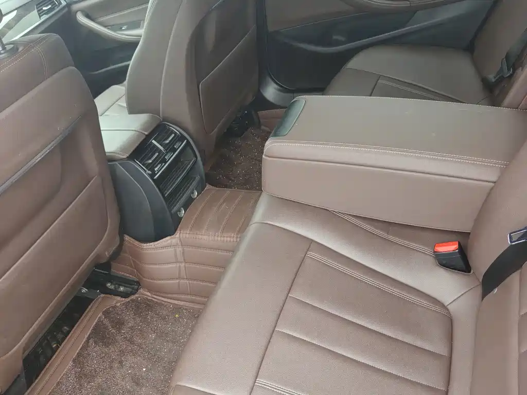 BMW 5 Series — миниатюра 10