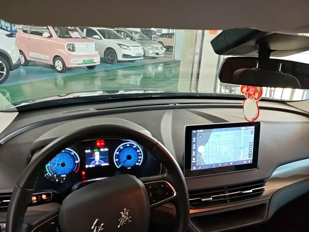 Hongqi Hongqi E-QM5 — миниатюра 10