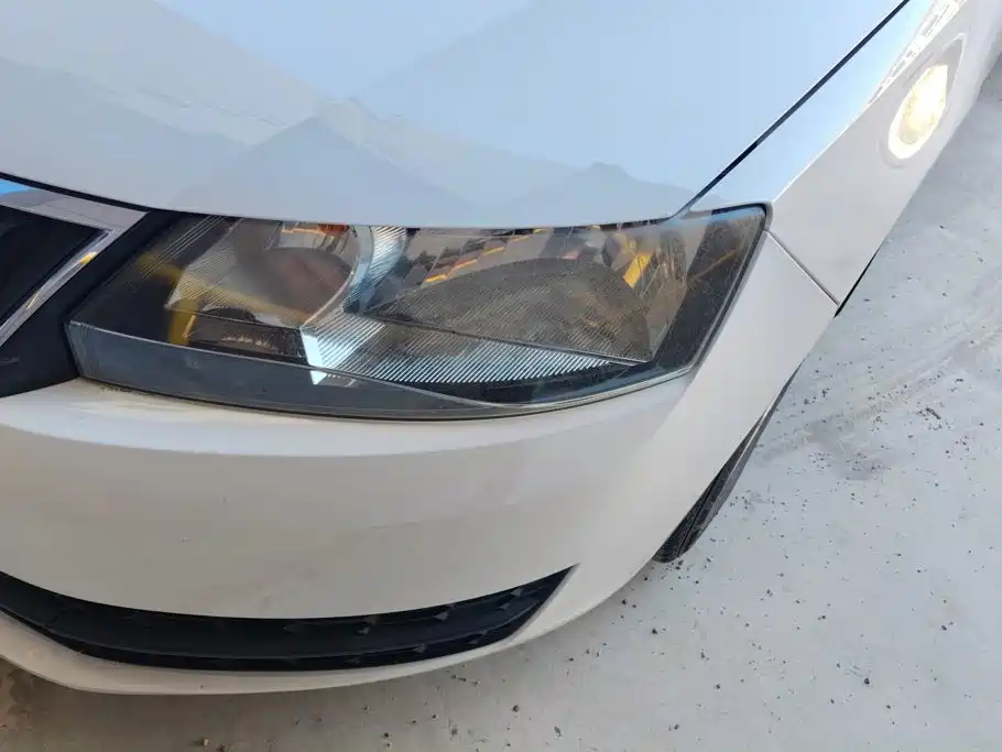 Skoda Rapid Spaceback — миниатюра 5