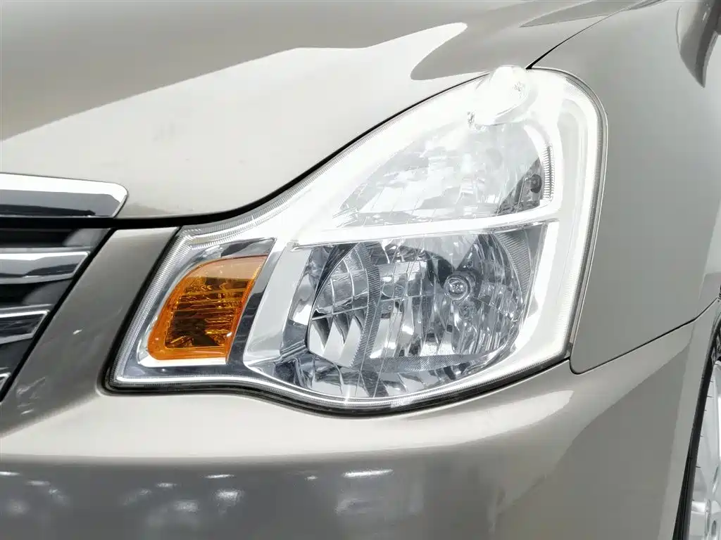 Nissan Sylphy 2012 1.6XL MT Luxury