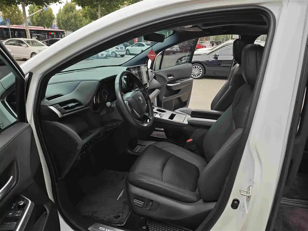 Toyota Sienna — миниатюра 6