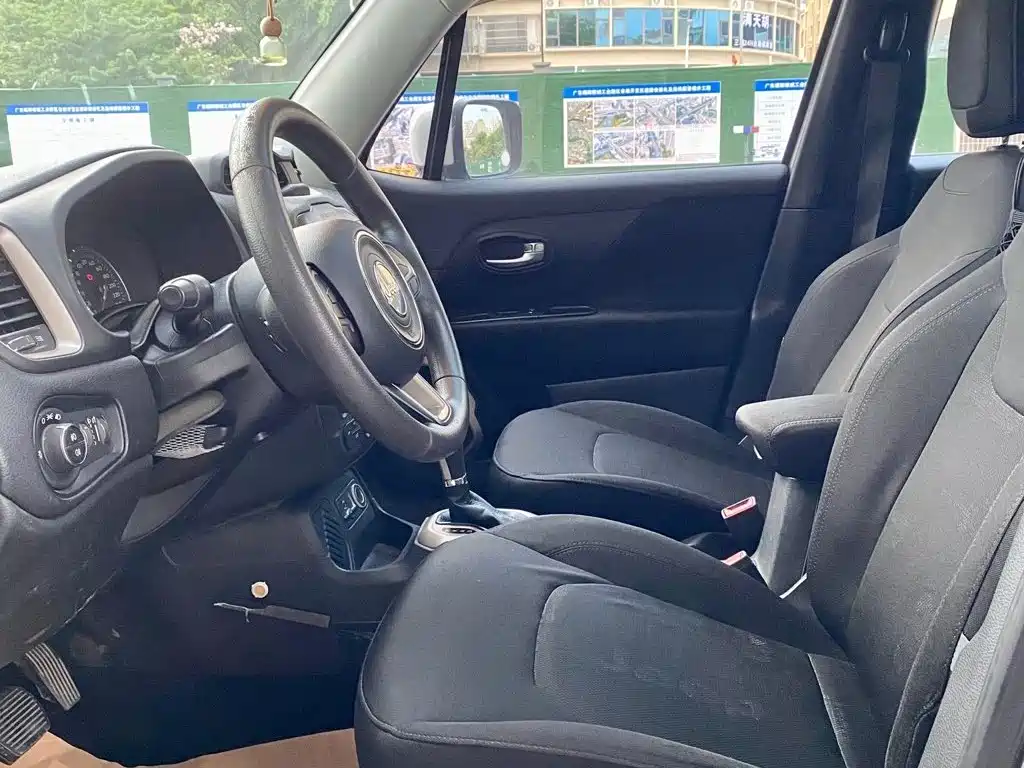 Jeep Renegade — миниатюра 9