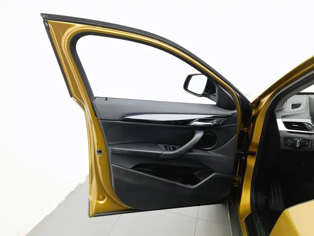 BMW X2 (Import) — миниатюра 8