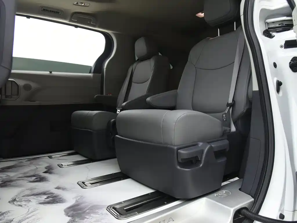 Toyota Granvia 2023 2.5L Comfort
