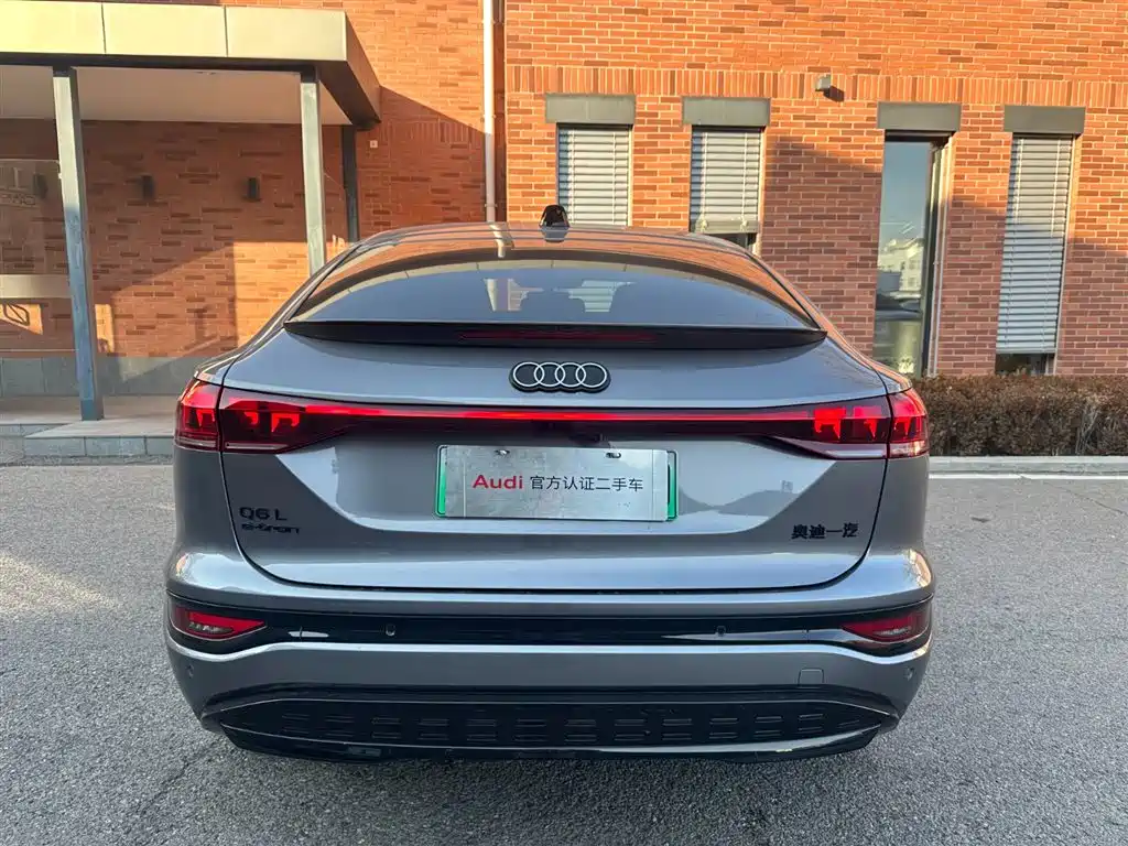 AUDI Q6L SPORTBACK E TRON
