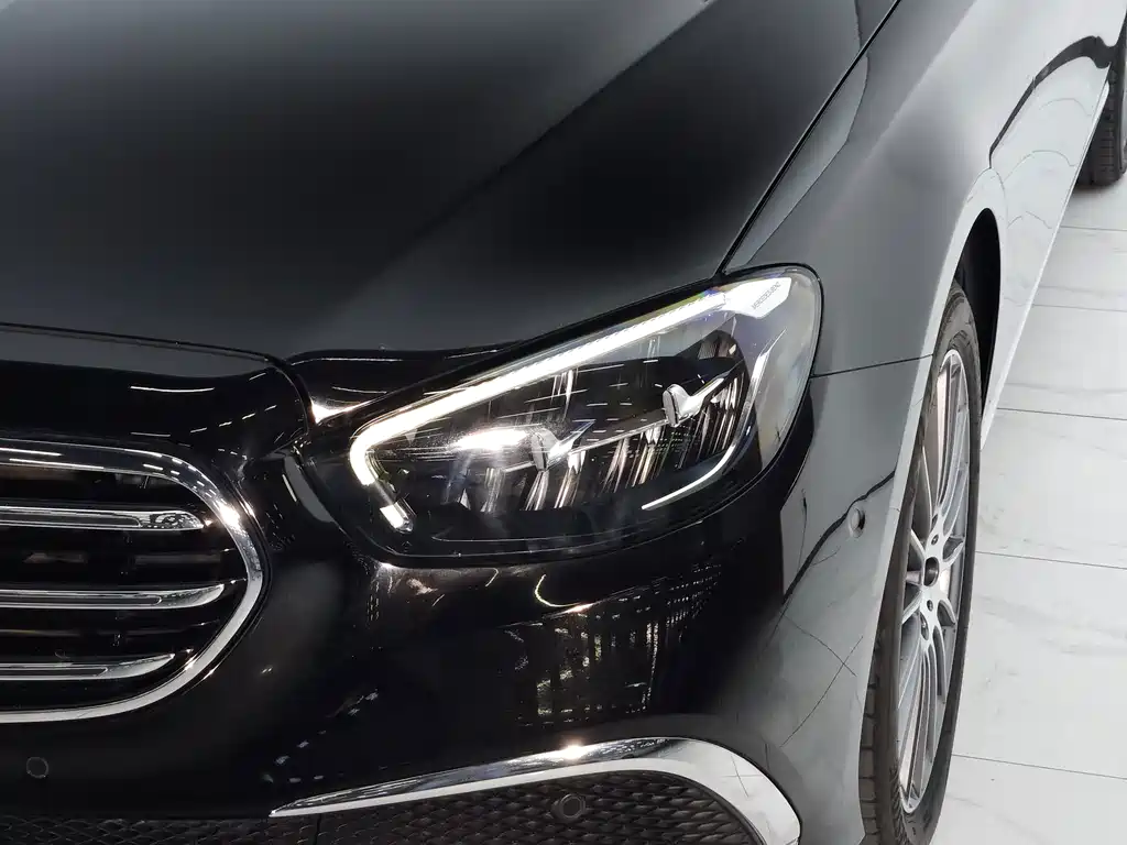 Mercedes-Benz E-Class — миниатюра 15