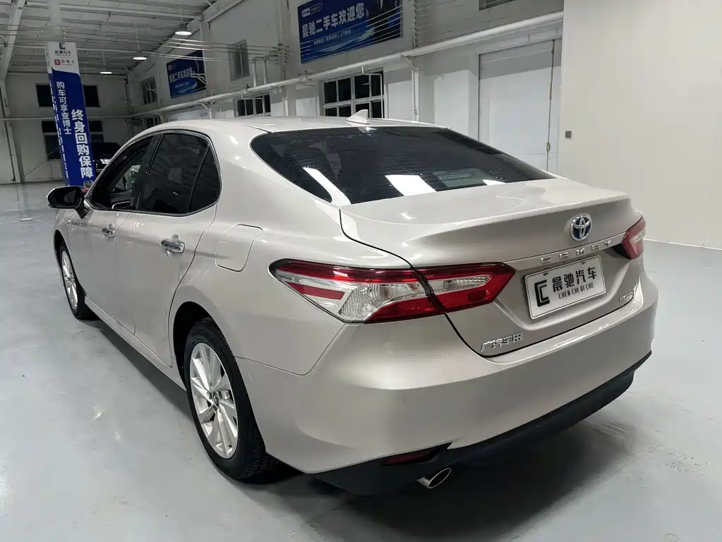 Toyota Camry — миниатюра 5