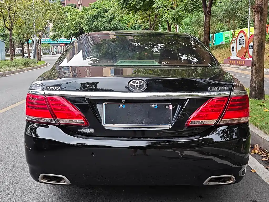 Toyota Crown — миниатюра 16