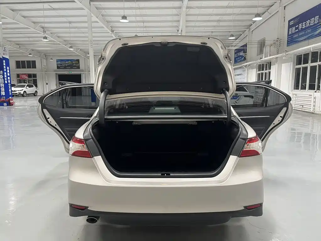 Toyota Camry — миниатюра 16