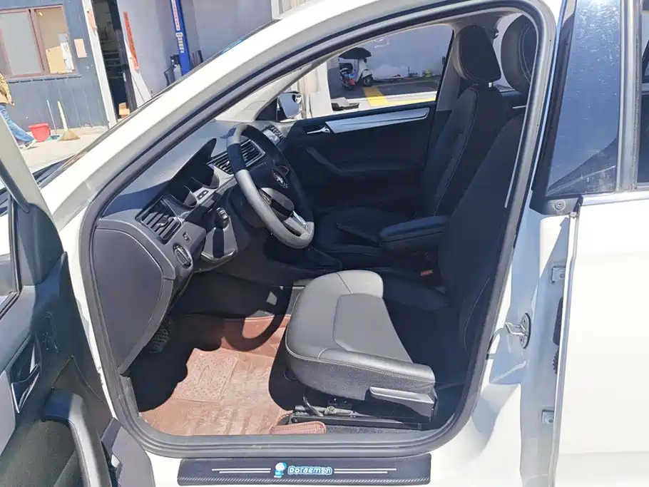 Skoda Rapid — миниатюра 9