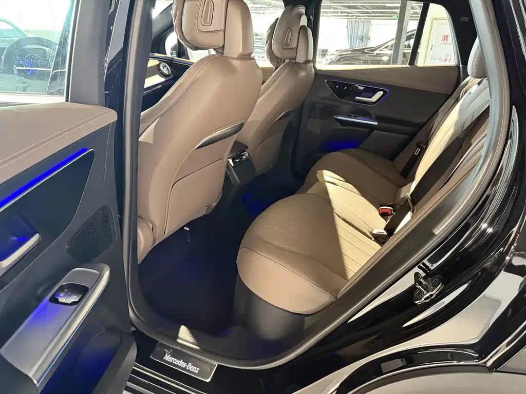 Mercedes-Benz EQE SUV — миниатюра 8