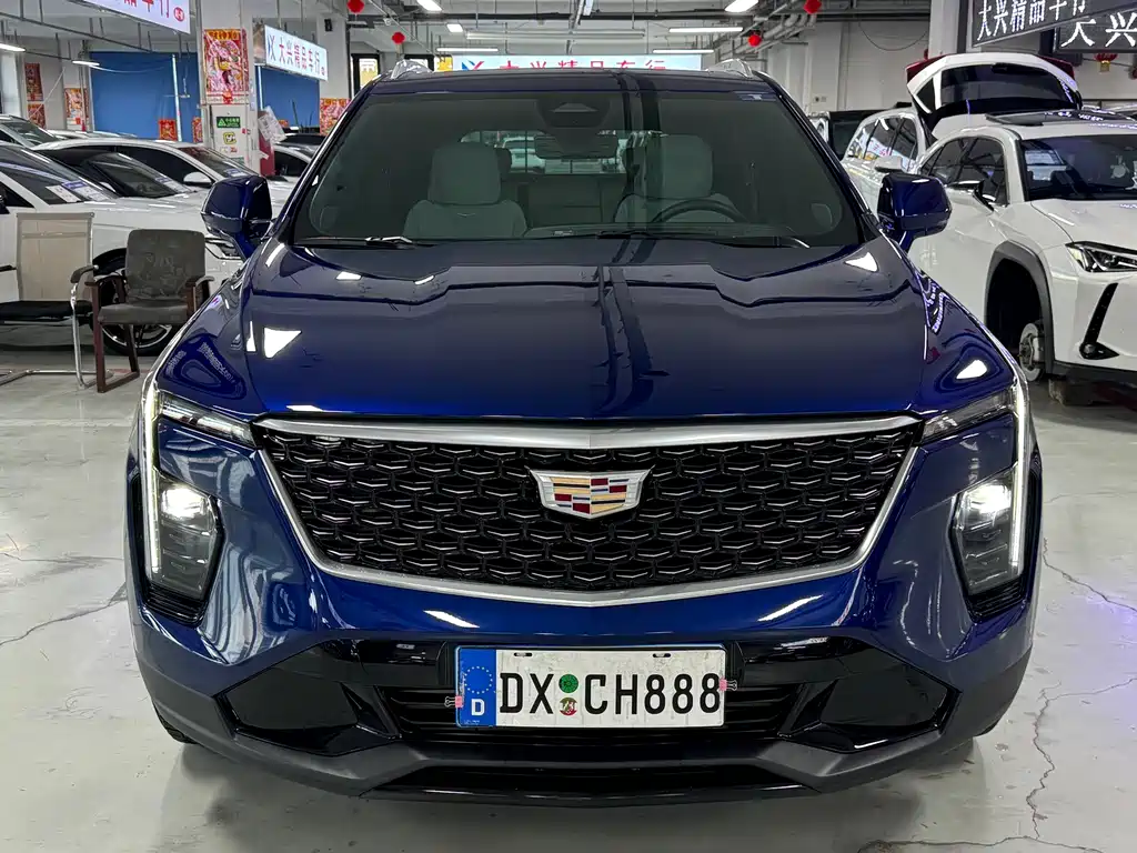 CADILLAC XT4