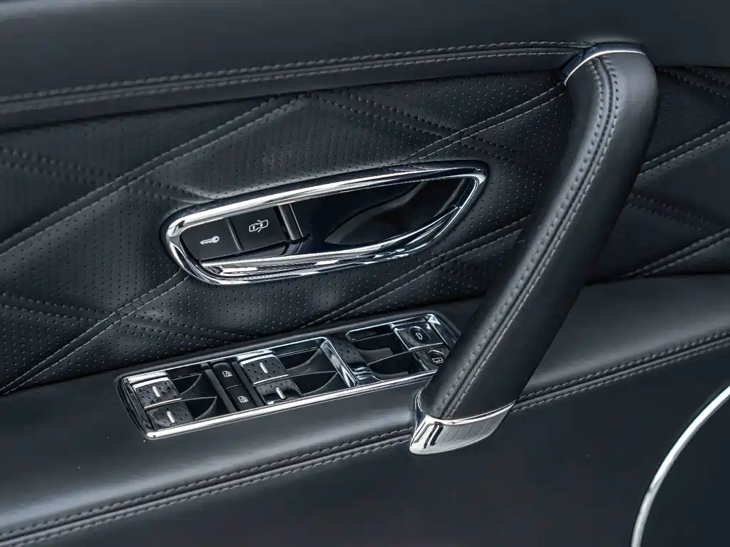 Bentley Flying Spur — миниатюра 17