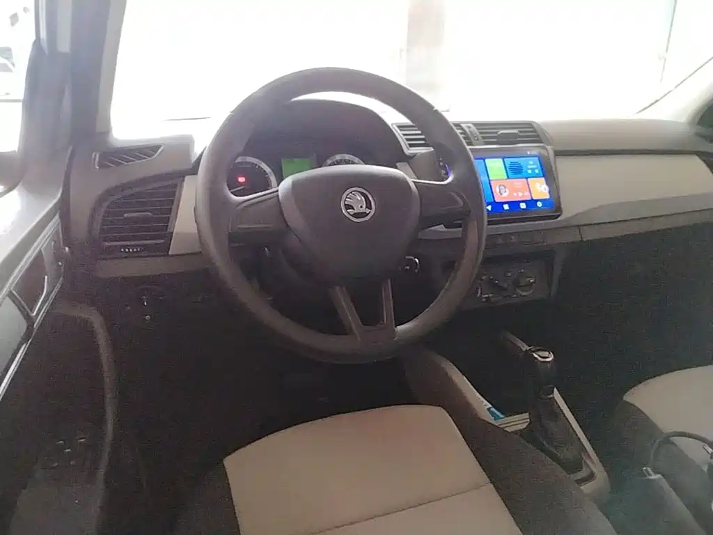 Skoda Fabia — миниатюра 10