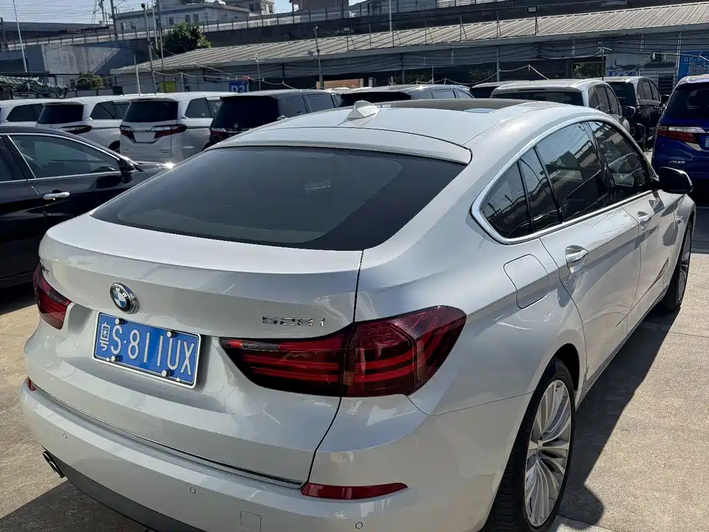 BMW 5 Series GT — миниатюра 4