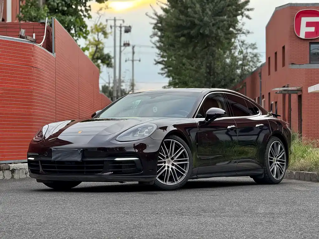 PORSCHE PANAMERA