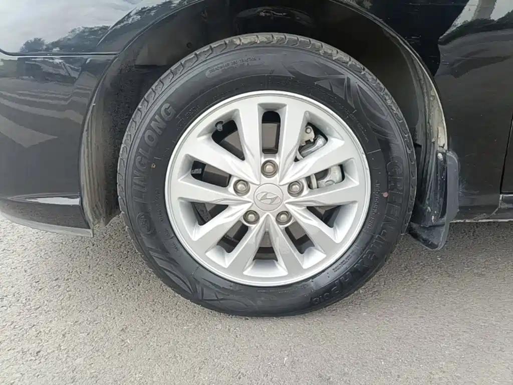 Hyundai Elantra — миниатюра 23