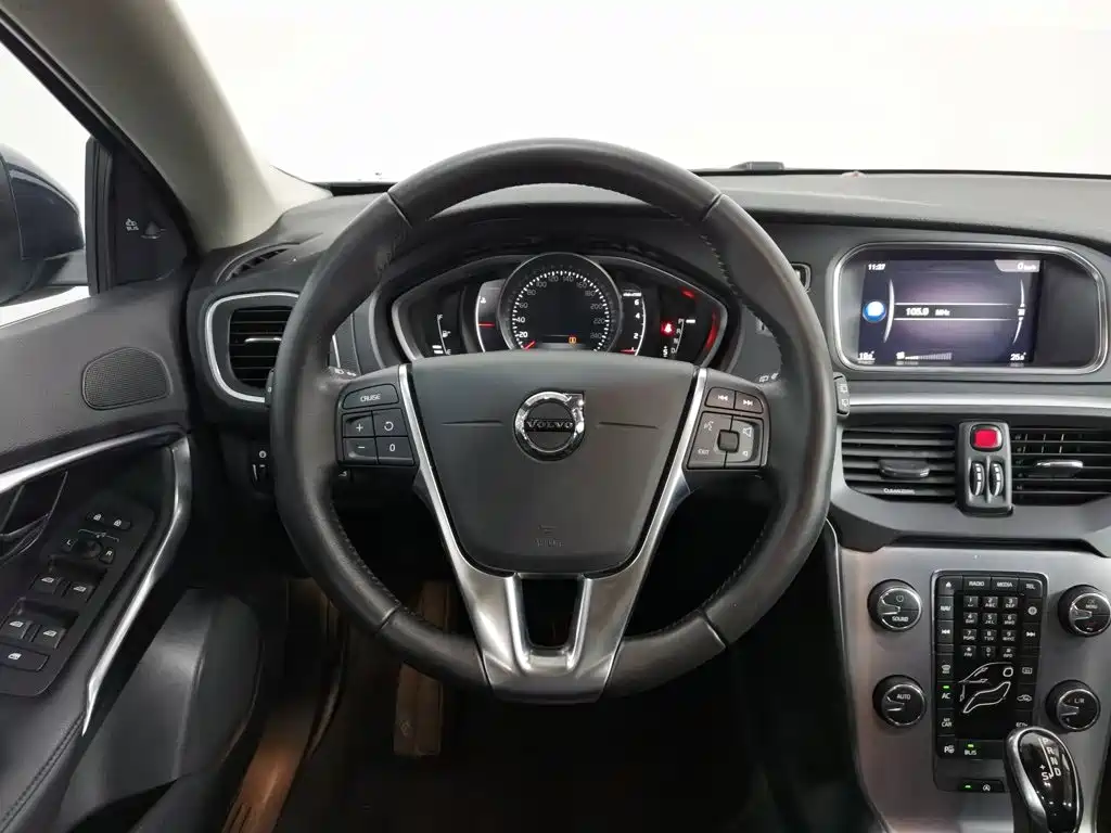 Volvo V40 — миниатюра 11