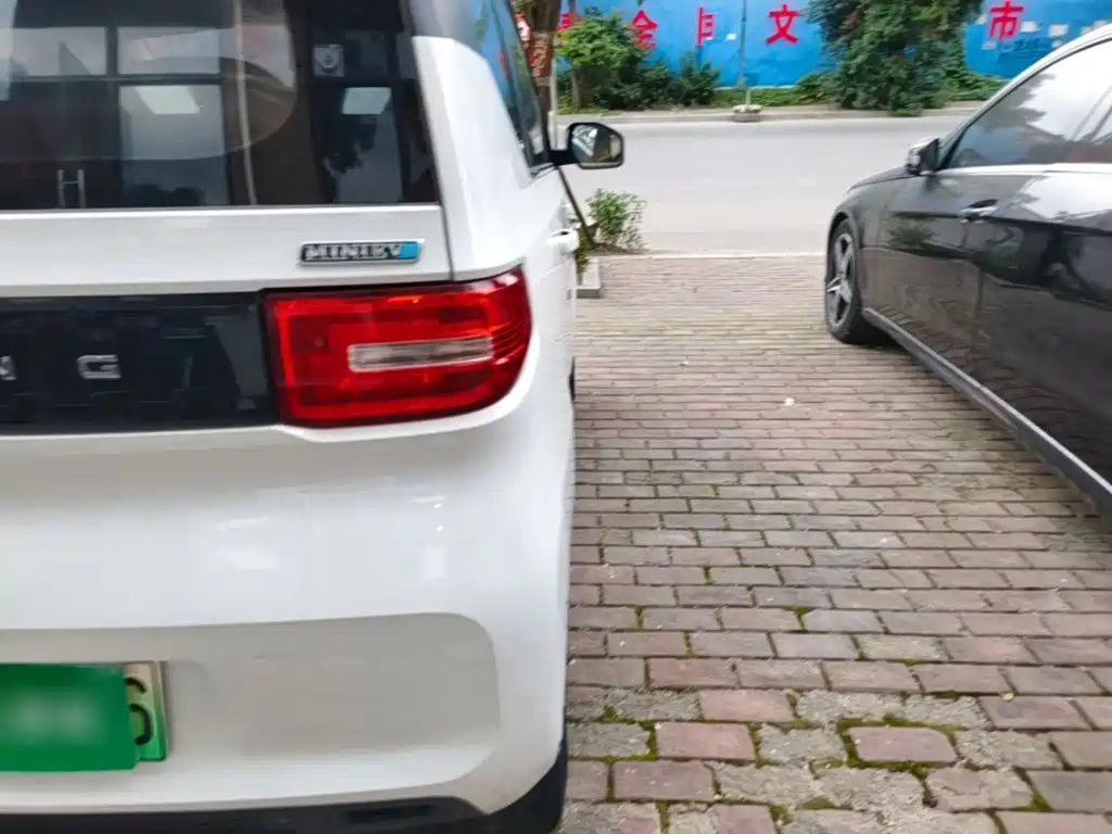 Wuling MINIEV — миниатюра 8