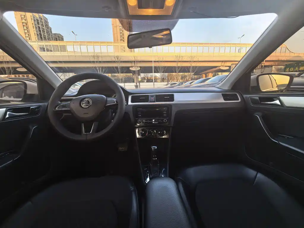 Skoda Rapid 1.5L Auto Comfort Edition China VI, фото 4