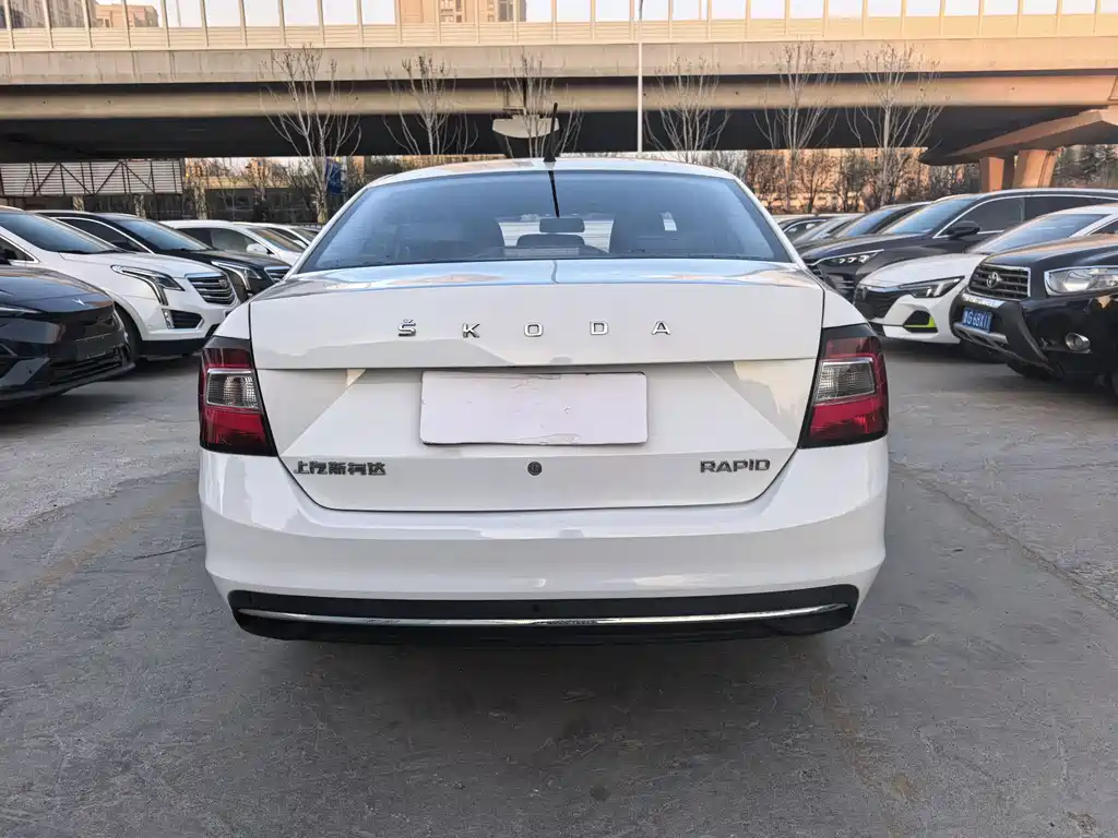 Skoda Rapid 1.5L Auto Comfort Edition China VI, фото 8