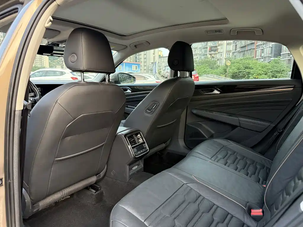Volkswagen Passat — миниатюра 8