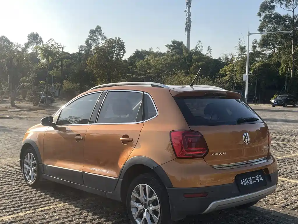 VOLKSWAGEN POLO