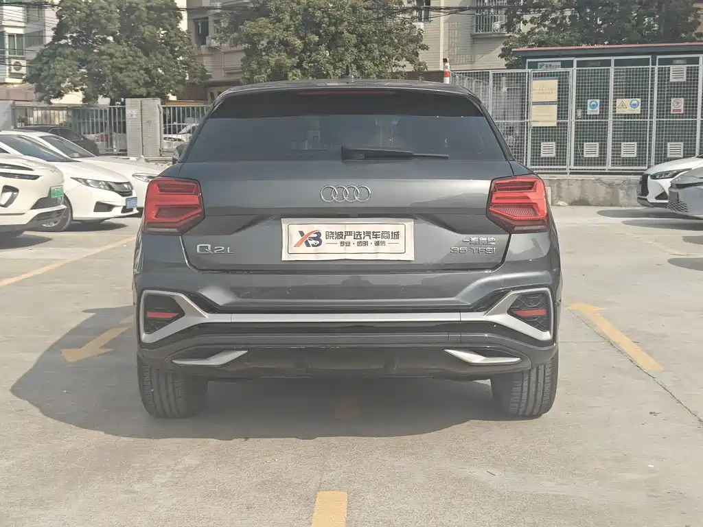 AUDI Q2L