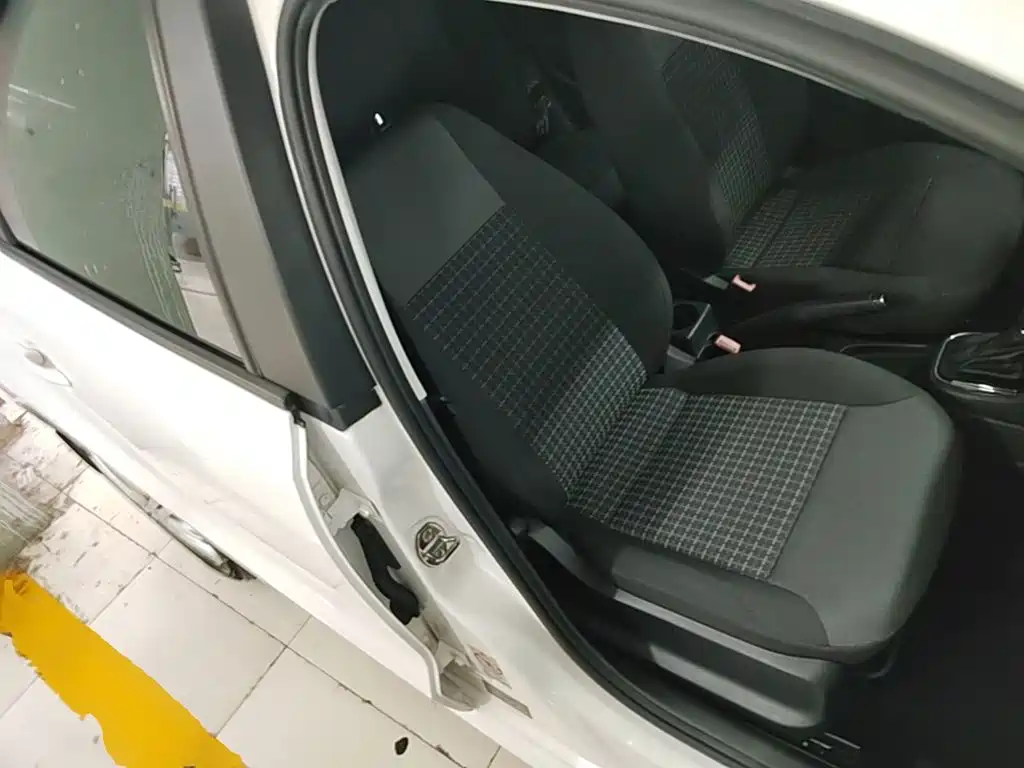 Volkswagen Polo — миниатюра 25