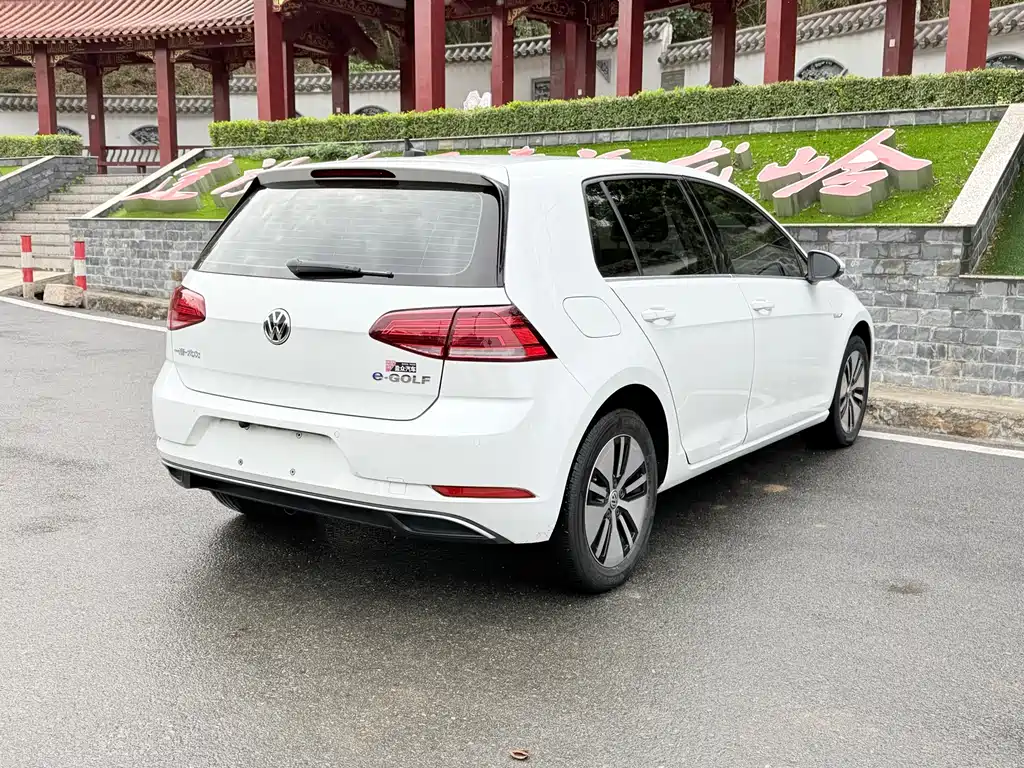 VOLKSWAGEN GOLF*PURE ELECTRICITY