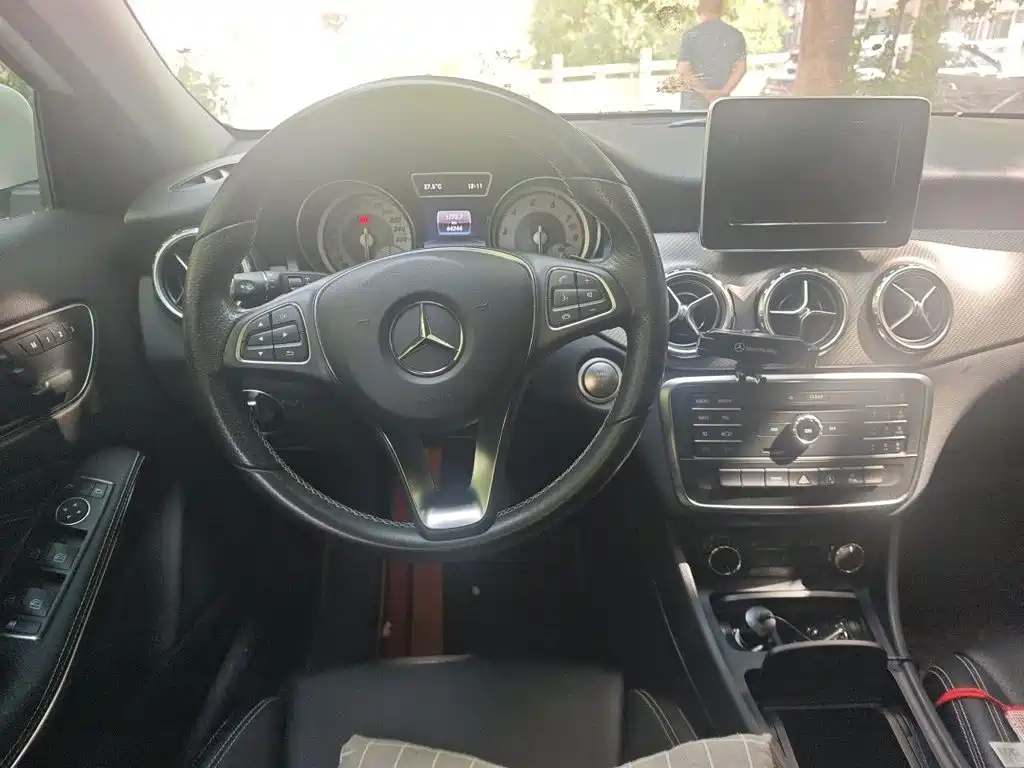 Mercedes-Benz GLA — миниатюра 12