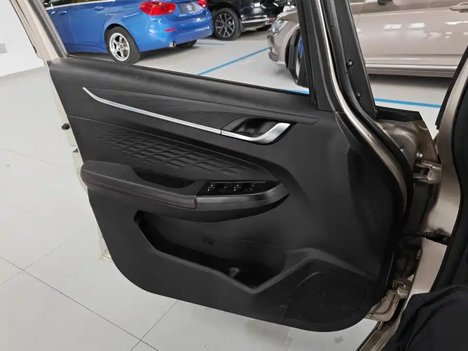 Geely Vision X3 — миниатюра 7
