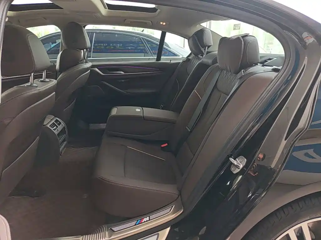 BMW 5 Series — миниатюра 17