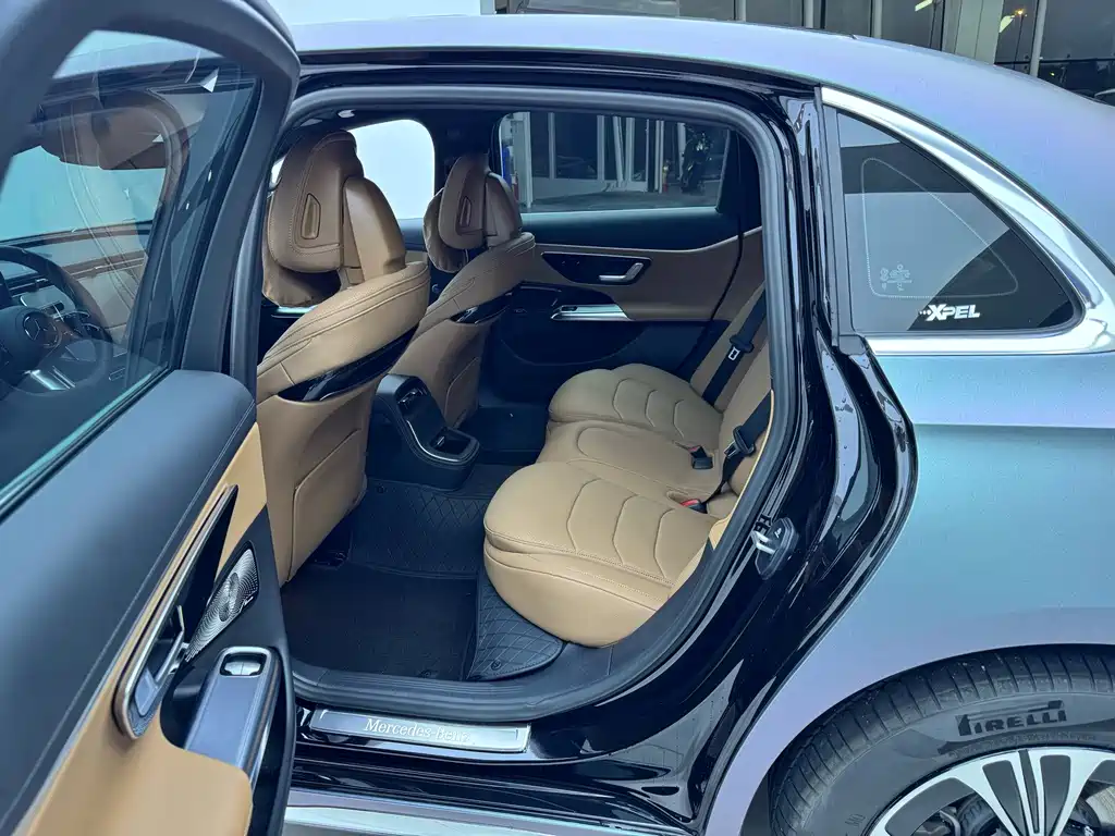 Mercedes-Benz E-Class — миниатюра 8