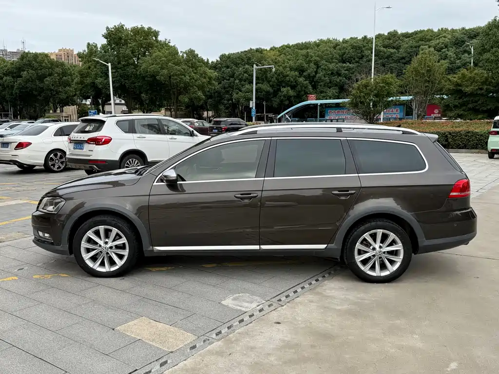 Volkswagen Magotan (Import) — миниатюра 3