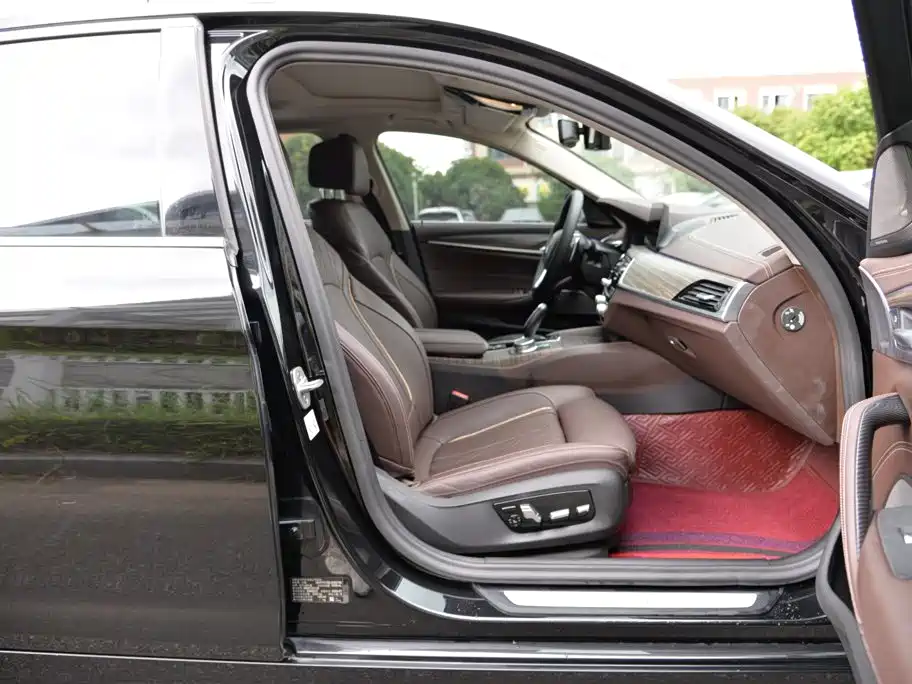 BMW 5 Series — миниатюра 14