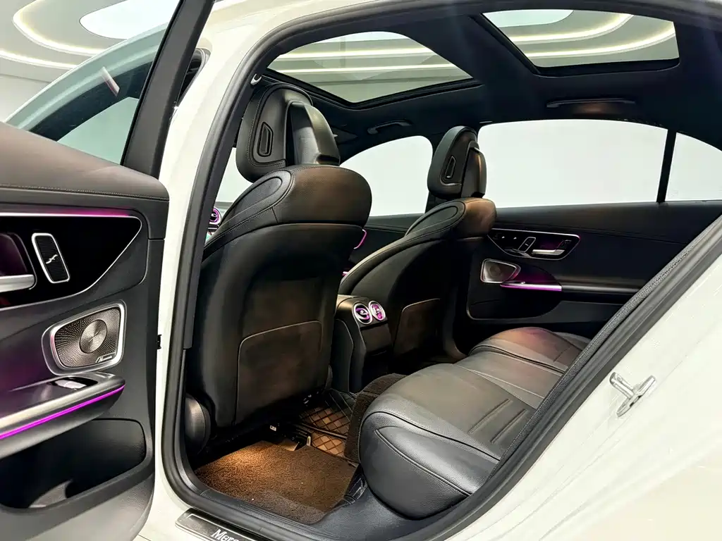 Mercedes-Benz C-Class — миниатюра 8