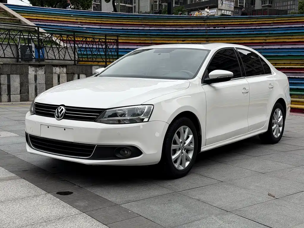 Volkswagen Sagitar 2013