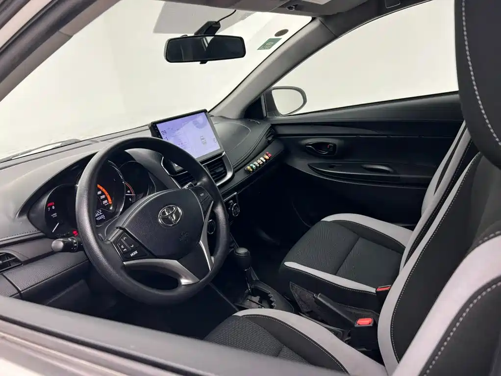 Toyota Yaris L — миниатюра 12