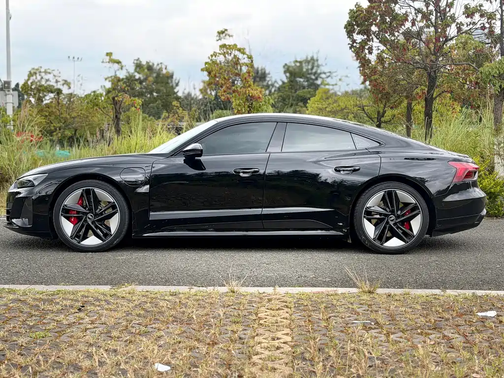 Audi e-tron GT — миниатюра 4