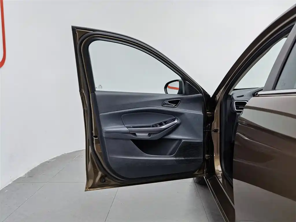 Ford Escort 2015 1.5L AT Fashion