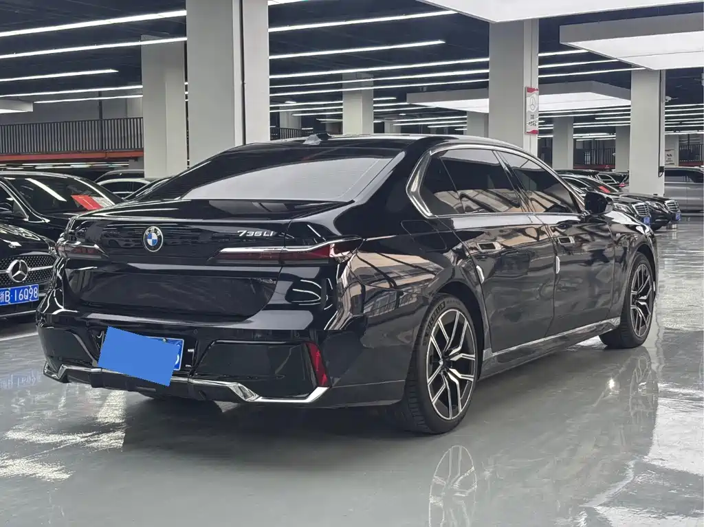 BMW 7 Series — миниатюра 9