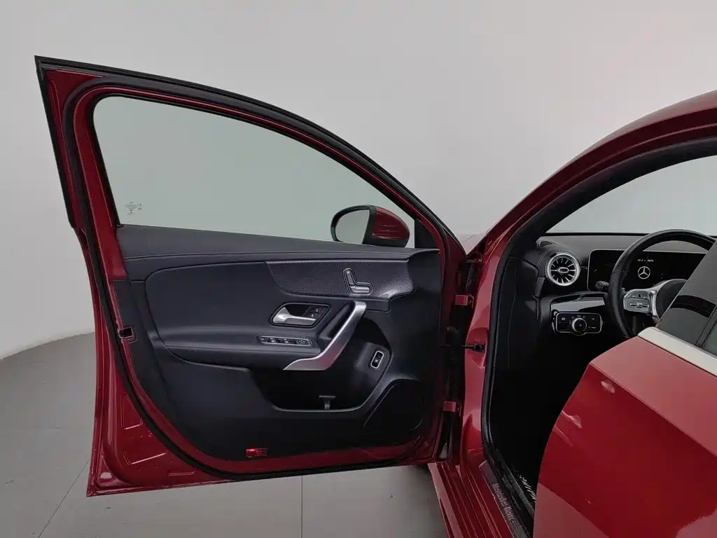 Mercedes-Benz A-Class — миниатюра 8