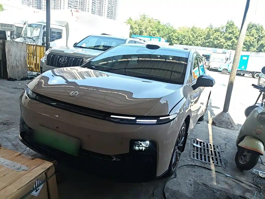 Leapmotor Leapmotor B01 — миниатюра 2