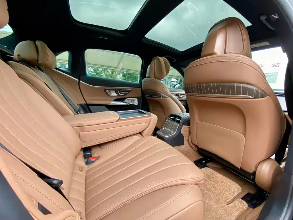 Mercedes-Benz E-Class — миниатюра 5
