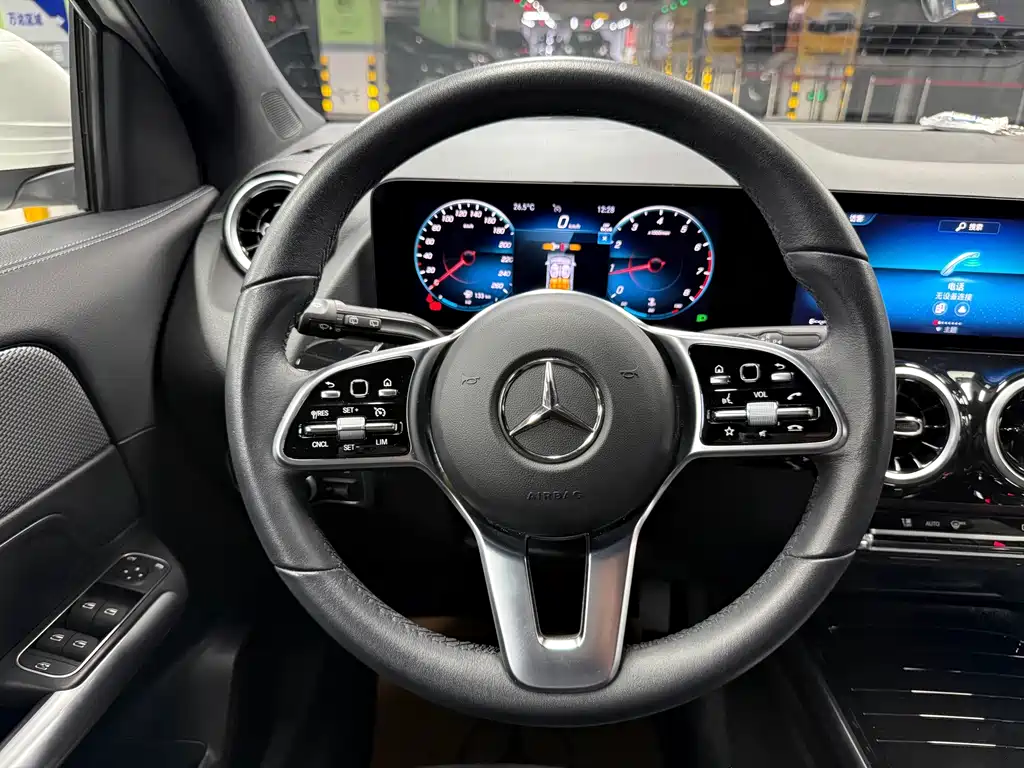 Mercedes-Benz GLA — миниатюра 11