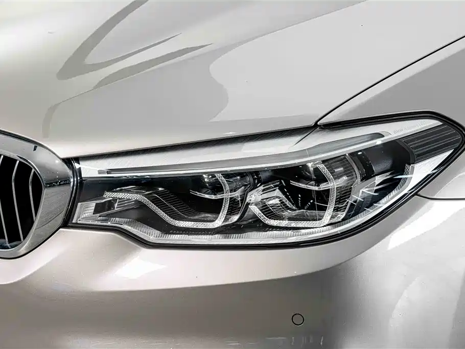 BMW 5 Series New Energy — миниатюра 4