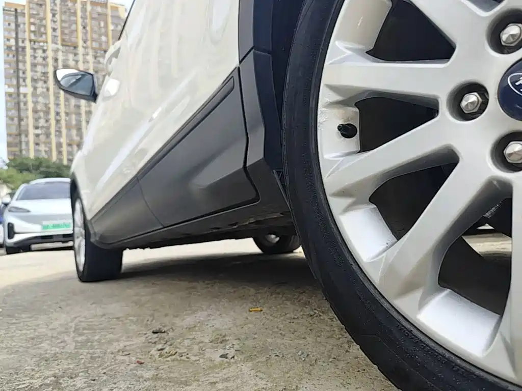 Ford Kuga — миниатюра 22