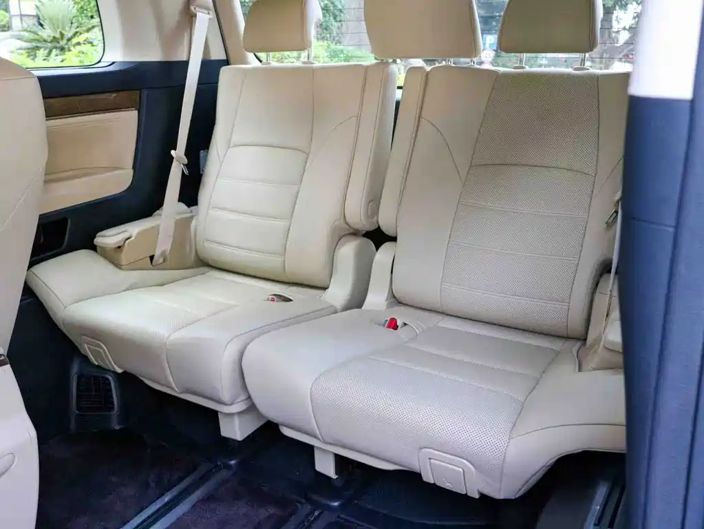 Toyota Alphard — миниатюра 9