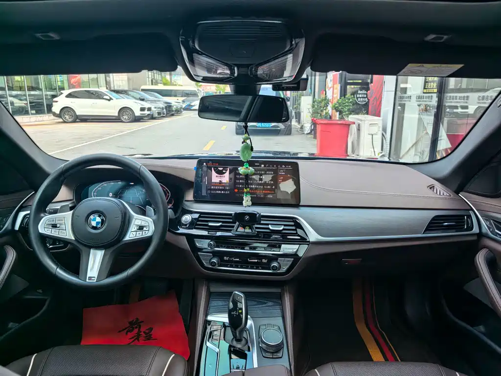 BMW 5 Series — миниатюра 4